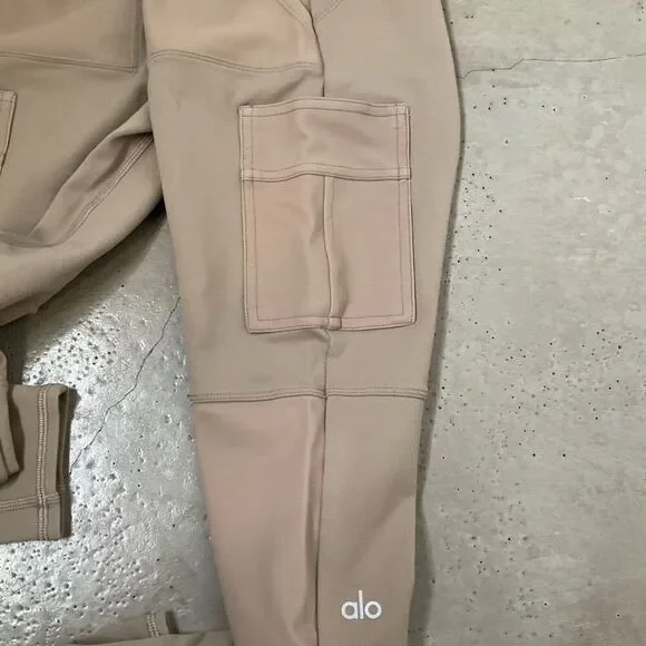 Alo Yoga High Rise Cargo Leggings - Picture 5 of 8